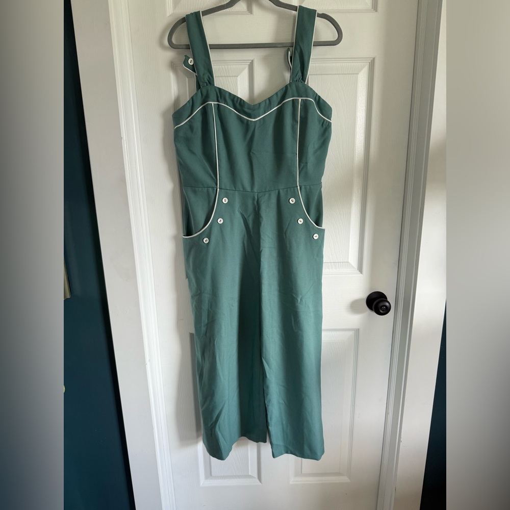Elegant Green Unique Vintage jumpsuit with Button Details